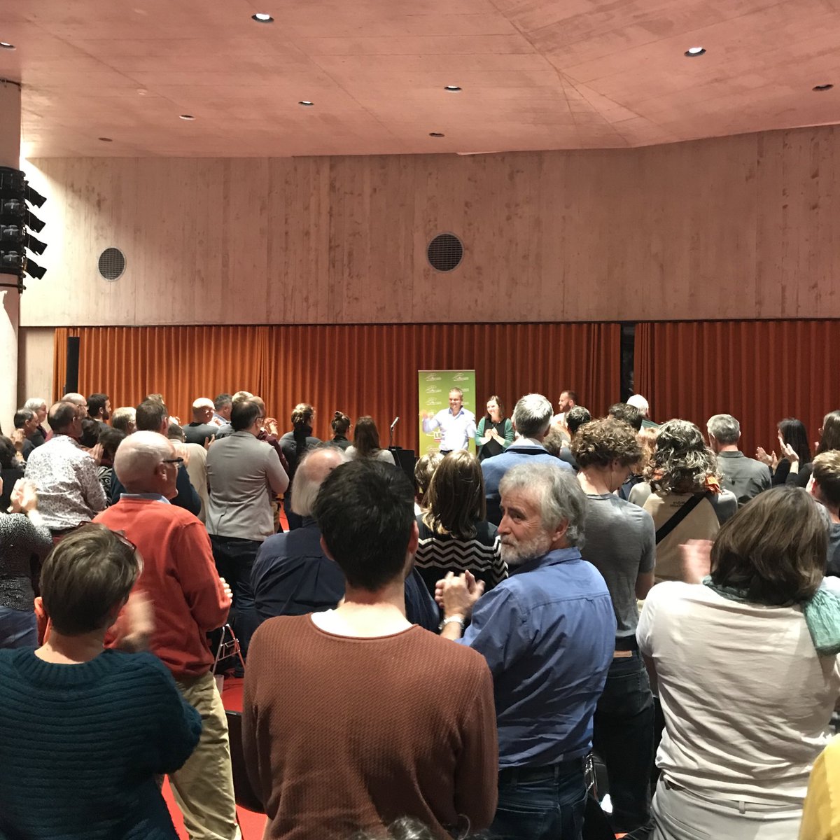 .<a href="/raphaelmahaim/">Raphaël Mahaim</a> sera le candidat des @VertsVD aux côtés de Pierre-Yves Maillard du <a href="/psvaud/">Parti socialiste vaudois</a> ! Une belle campagne qui commence, pour plus de justice climatique et sociale à Berne ! 🌻🌹 #EF2023