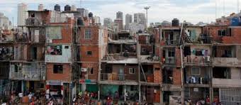 oconperro's tweet photo. @aguscalisi @Santi19op @DomadorFYP @mircko_ @jeregomeze @Mario___RM Barrio más normal en arjentina: https://t.co/lUbFQfu2eE