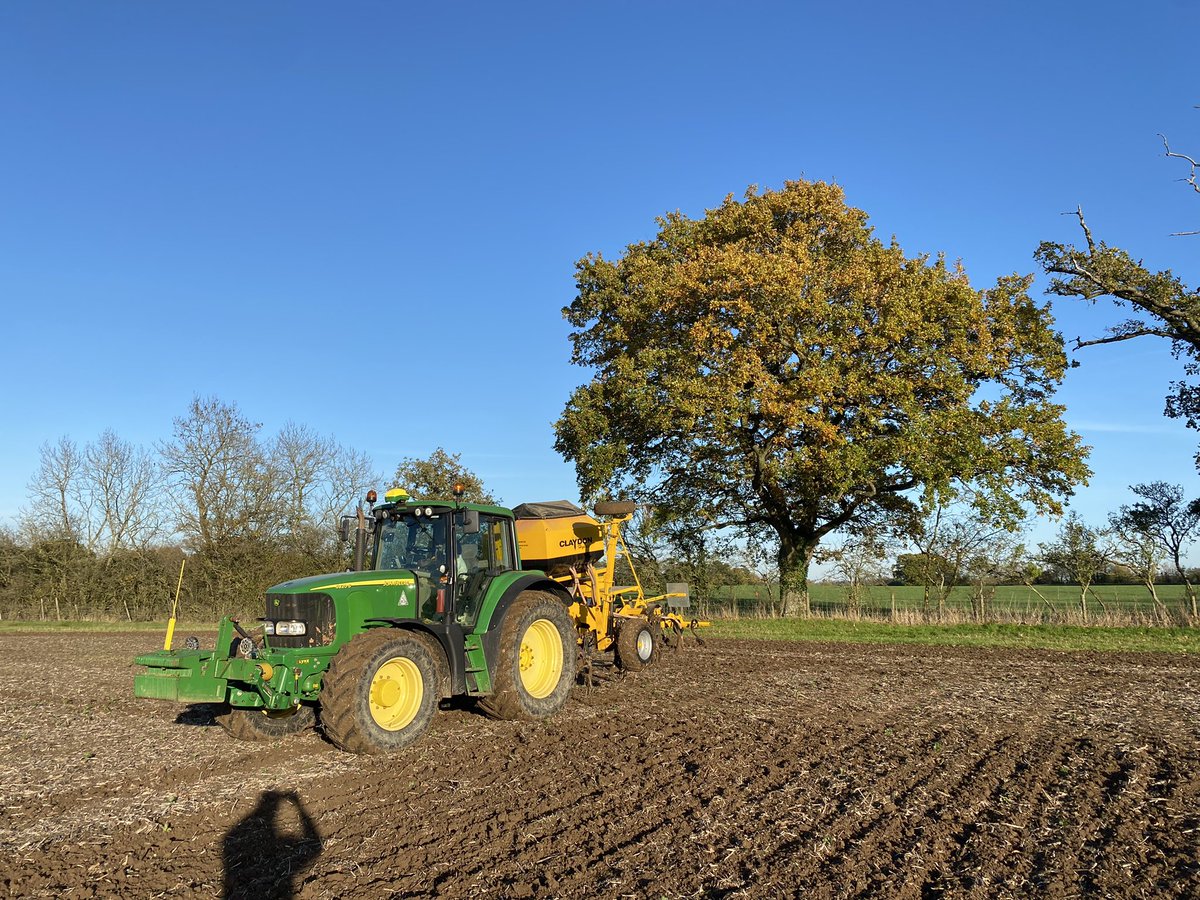 Unbelievable conditions for November, last field of Extase going on with the <a href="/ClaydonDrill/">Spencer Claydon</a> 👌🏻