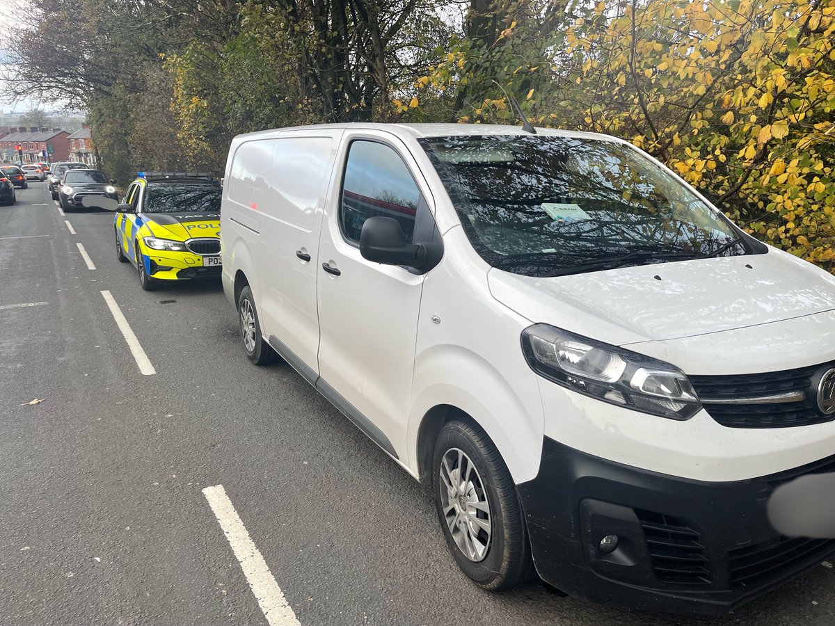 LancsRoadPolice's tweet photo. This Vauxhall Vivaro was stopped by #HO41 on Bolton Road, Blackburn.
The driver admitted to having smoked cannabis recently and tested positive on a roadside @DrugWipeUK.
#Arrested
#T1TacOps https://t.co/hVam2NZnfJ