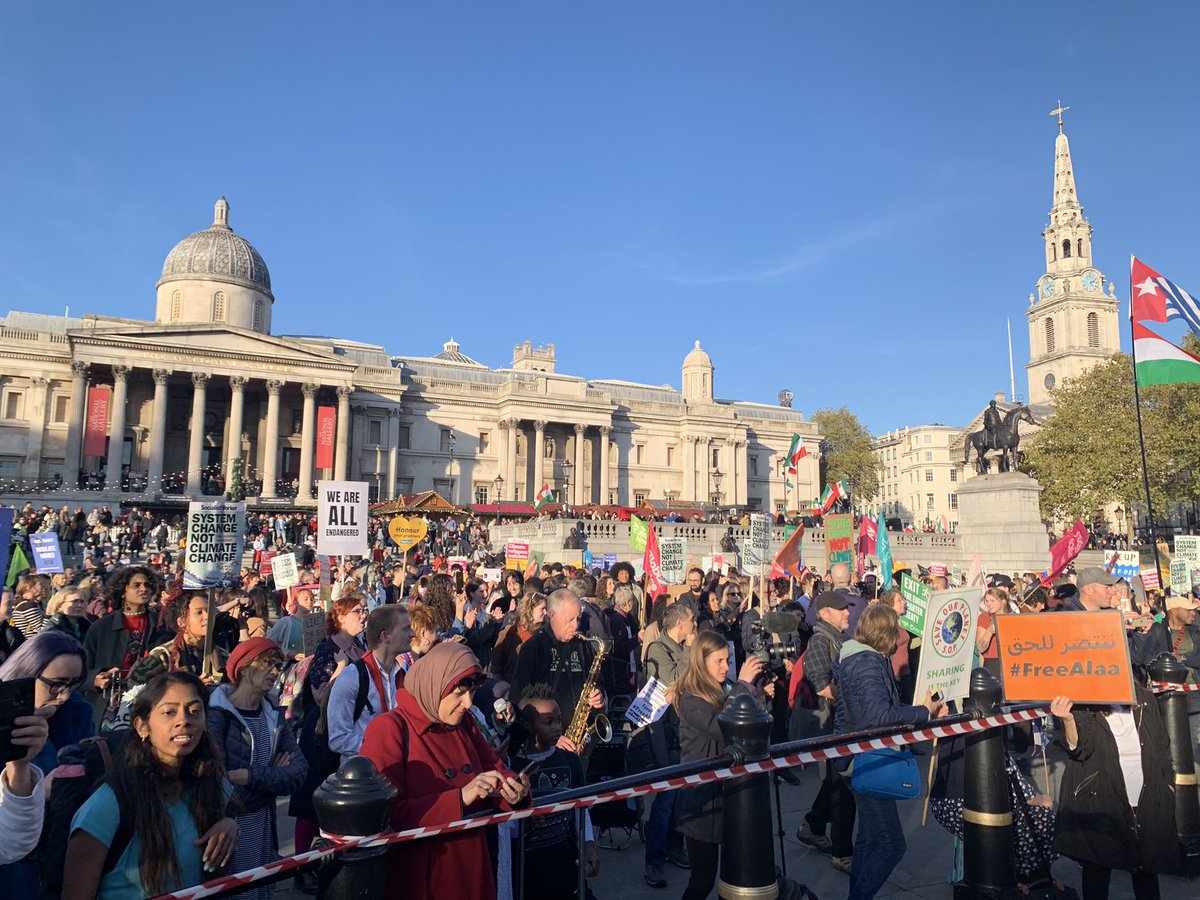 FreedomForAlaa's tweet image. The crowd at Trafalgar Square is huge: it’s almost impossible to imagine we don’t know right now if @Alaa is alive or dead as @KhalidAbdalla reads his words: “All that’s asked of us is that we don’t stop fighting for what’s right”#FreeThemAll #ClimateJustice @RishiSunak