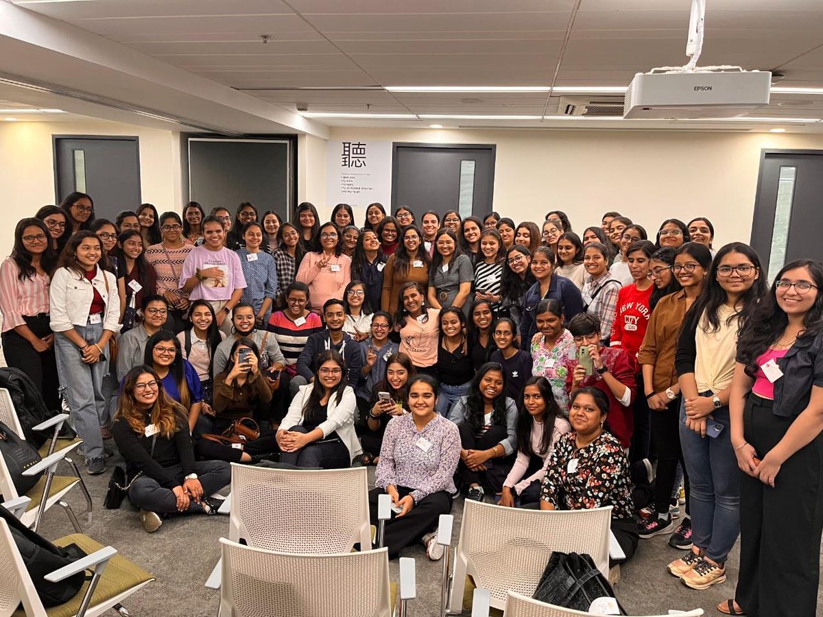 _janvi__10's tweet photo. The bestest event ever... I am very elated to share that today i have attended my first offline meet at MICROSOFT which was truly a great experience.... Looking forward for more such events.
#communityday #mscigdtuw #azuredevday #shebuildsonazure https://t.co/xX8JRaDlk3
