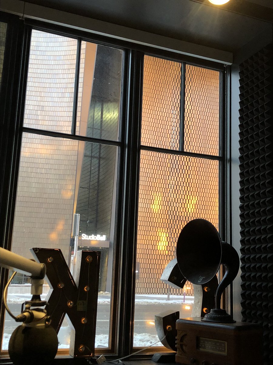 Look at the beautiful sunlight… I’m on air this morning on @ckuaradio with songs from @beatrice_deer @MalloryChipman @artdeccomsic plus new Springsteen, @simplemindscom and @TheCaitlinRose