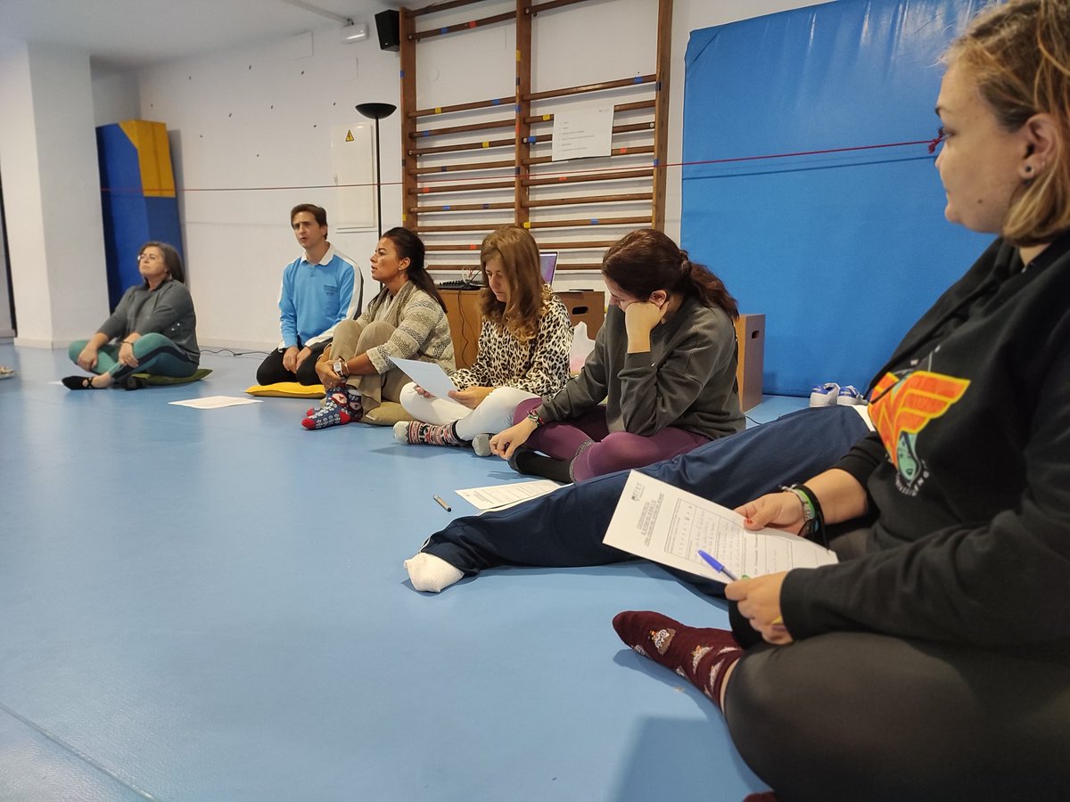 SopenaBadajoz's tweet photo. Taller risoterapia impartido por @moisesloma al claustro docente como broche final a la formación de tutorías realizada durante el mes de octubre. El taller ha reforzado la cohesión como grupo, habilidades emocionales, la confianza y valores como profesorado. #ContigoSopeñaEs+ https://t.co/1of6h9xlIV