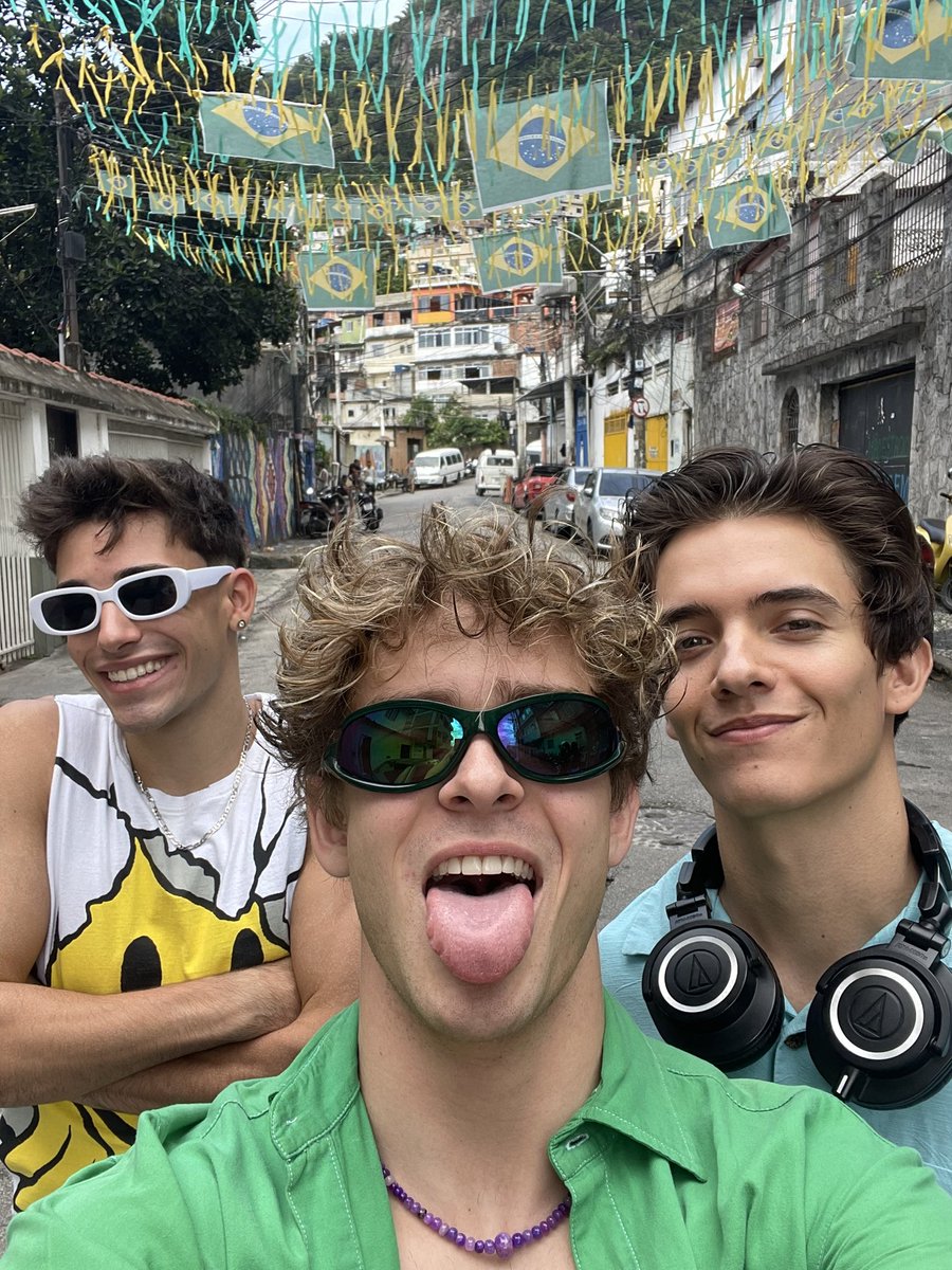 NowUnitedMusic's tweet photo. oieeee 😎🫶 https://t.co/fSerzmKr9R