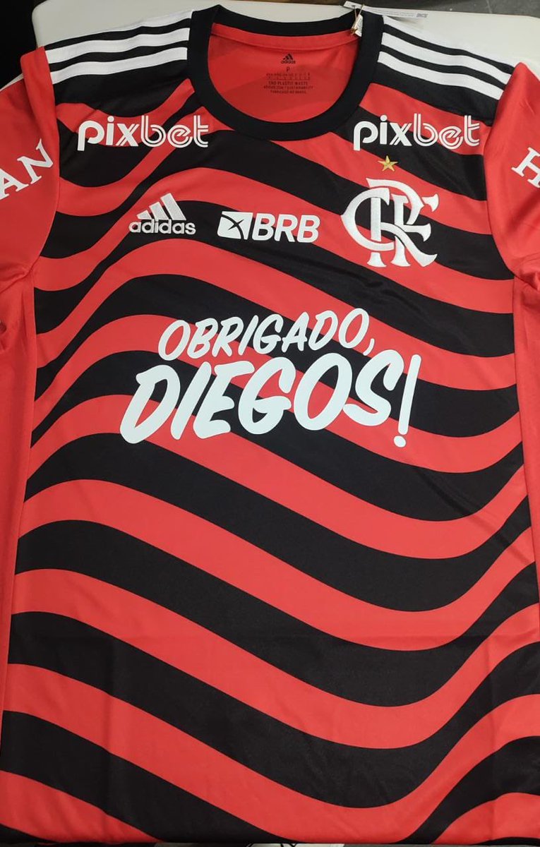 Flamengo's tweet photo. O Manto para o jogão de hoje! 

É a despedida dos capitães @diegoalvesgol e @ribasdiego10! ❤️🖤

#FLAxAVA #VamosFlamengo https://t.co/L7SCBOzLWY