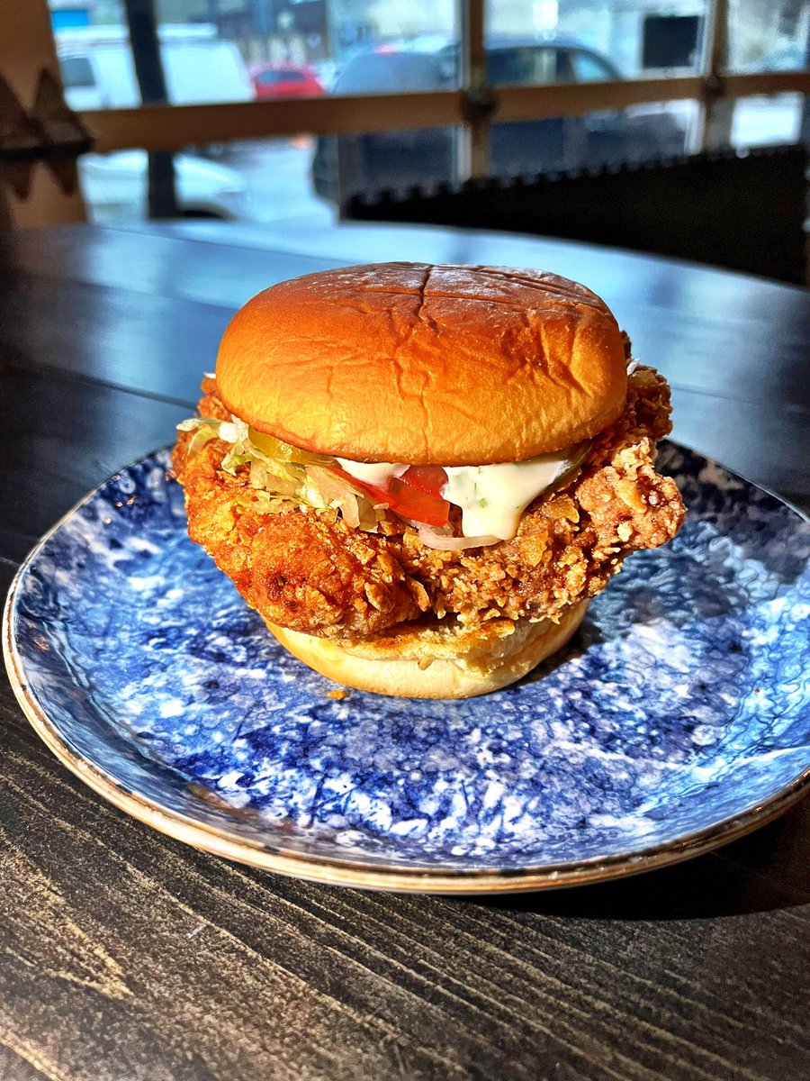 Pickle brined chicken crusted with spicy dill pickle chips
Topped with shrettuce, tomato, pickles, and honey dill mayo

<a href="/BloodBrothersTO/">Blood Brothers Brewing</a> #beastatbloodbrothers
