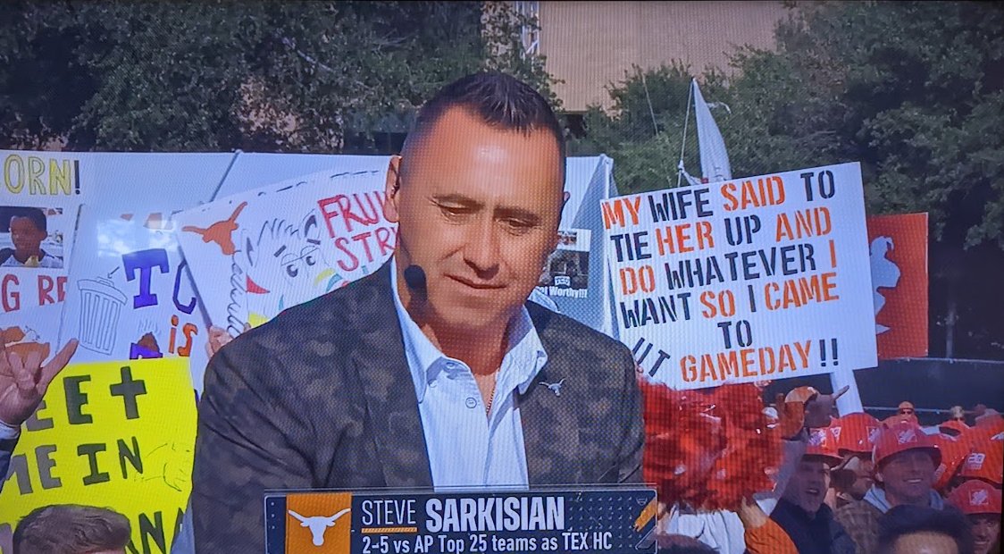 BThousand's tweet photo. #GameDay #TexasFootball #Longhorns #ThatSign https://t.co/of7zHEJqB5