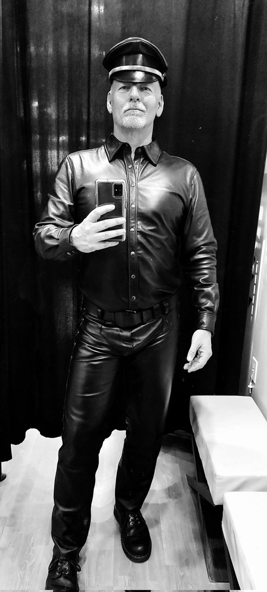 KoltinPlowman's tweet photo. Left my pants at the shop yesterday so a hoy guy in New Orleans could get a copy made. #GetIntoMyPants #4pics
#KoltinIsHot
#NorthboundLeather
#CustomJob
#wrapyourlipsovermyskin https://t.co/zW2BBz7Zpg