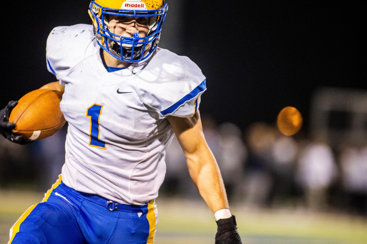 nheckenberger's tweet photo. With another huge game last night, @DTownFball's Bo Horvath went over 4000 career rushing yards. He's at 4085, with 45 career rushing TDs. He also became the first Cougar to rush for 2000 yards in a season since Drew Harris. https://t.co/B5ZU2E0ikL