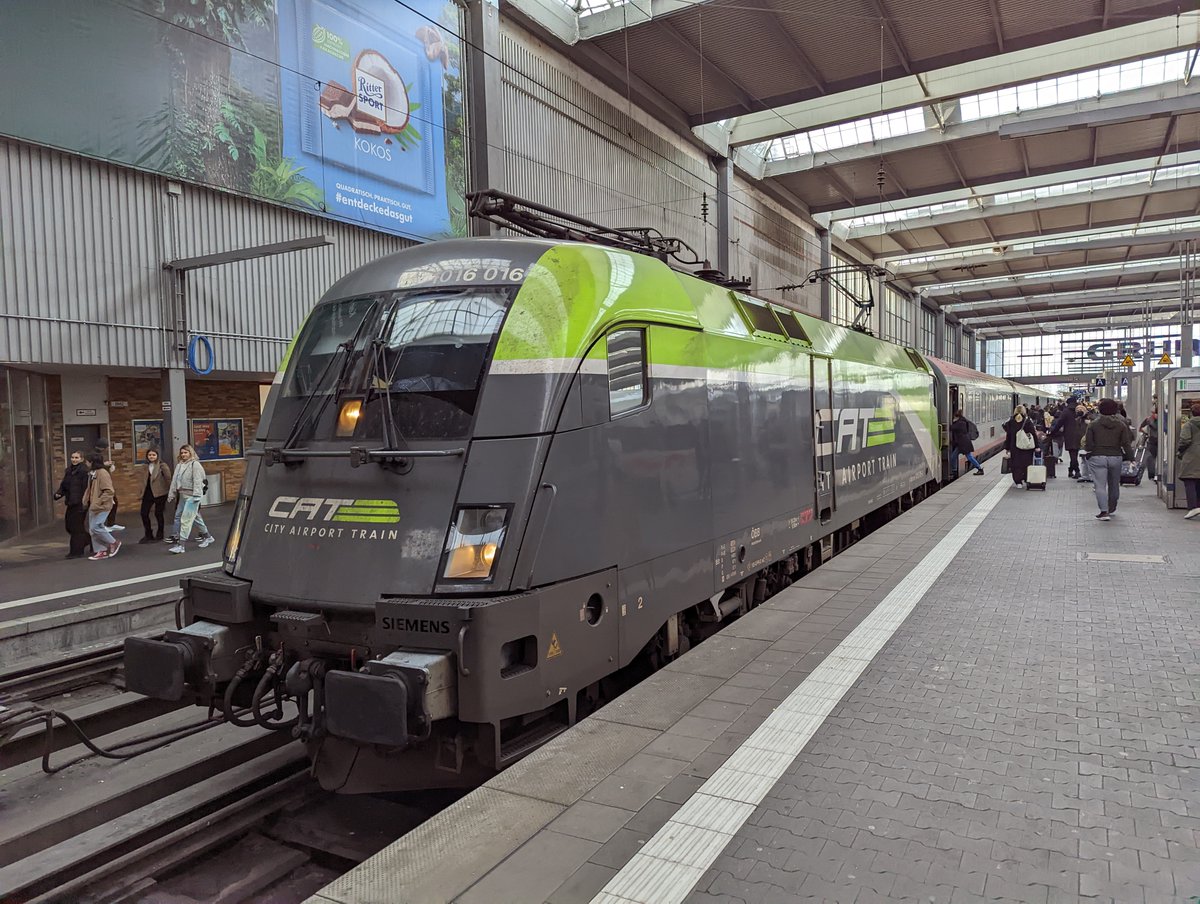 Sogar die ÖBB hat eingesehen, dass der überflüssige und überteuerte CAT an anderer Stelle (Strecke München - Klagenfurt) besser aufgehoben ist 
#oebb #fail