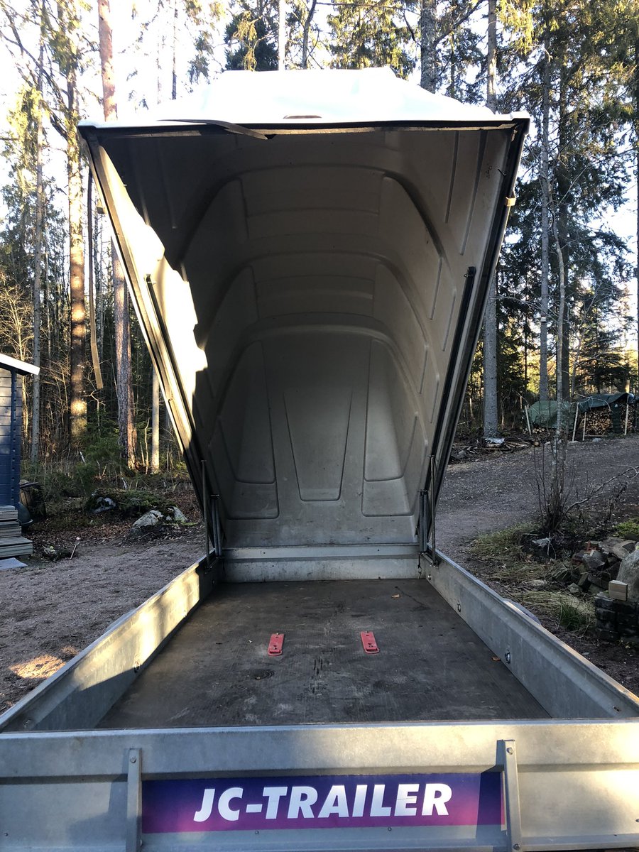 TuijaVirtanen's tweet photo. PuutCamp Särkijärvellä. 
Ystäville polttopuita. 🪵🪓
#mökillä #ihanpihalla #särkijärvi #mustiala #bootcamp247 https://t.co/EEcgmJAAkB