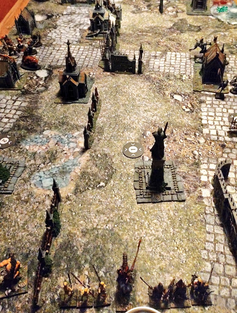 Antifanttt's tweet photo. Gestern haben die verdorbenen Horden des Chaos versucht, die Grabruhe des Friedhofs zu stören.
Doch die erhoben sich aus ihren Gräbern! 💀

Gespielt wurde One Page Rules Age of Fantasy Skirmish (Was ein Name), aber die Regeln sind kostenlos, ganz leicht und machen Spaß!  #pnpde https://t.co/L6Xm3YFnFe