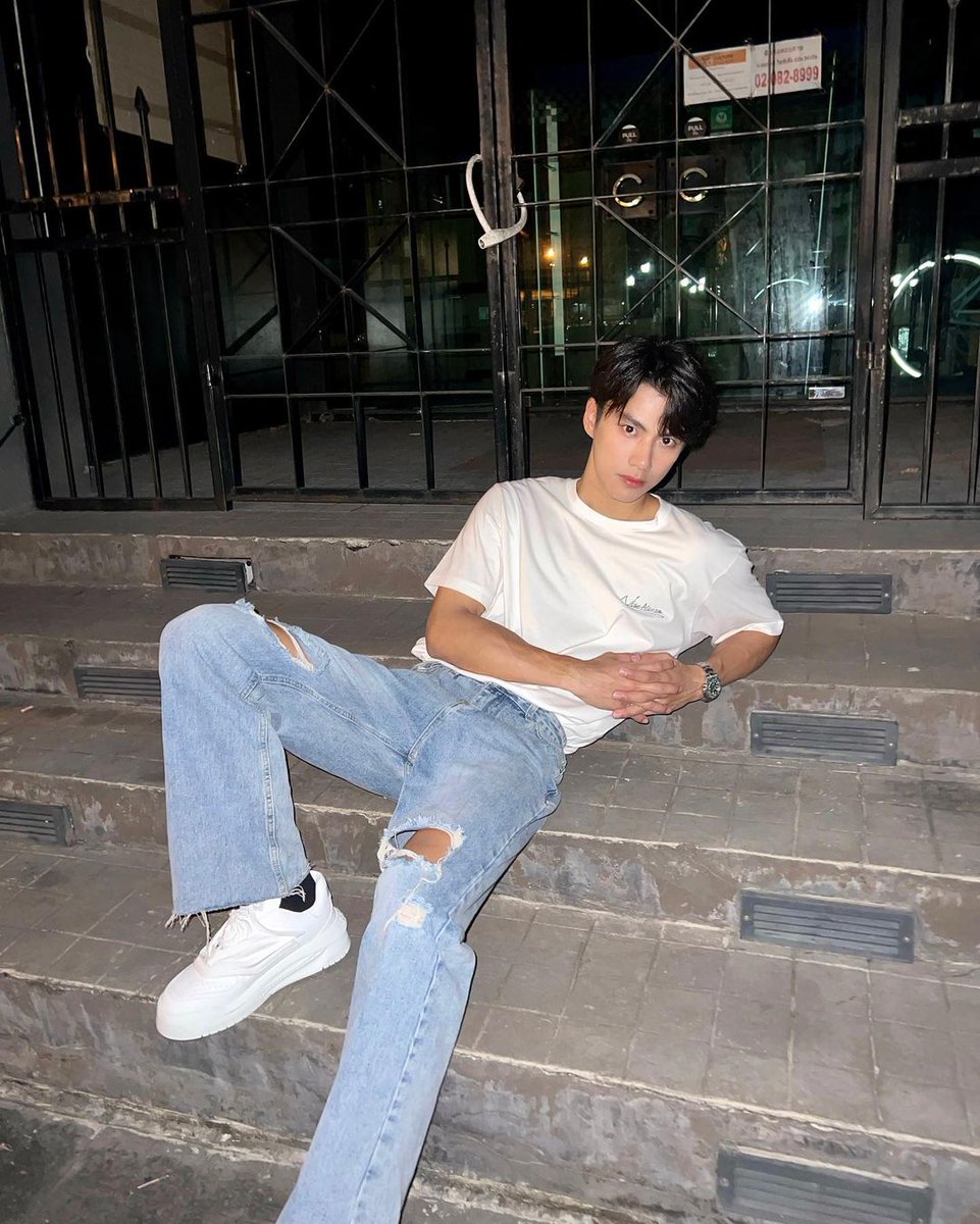 thedaintyfan's tweet photo. Him.🤍💜
#ohmpawat
#VERSACE
#VERSACEODISSEA https://t.co/ArFaU1sksQ