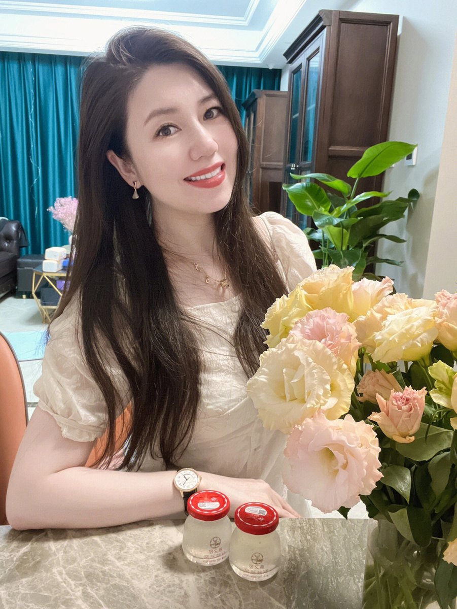 sitingdi4_li's tweet photo. My dear staff, thank you, very nice gift https://t.co/F7pVPPRymM