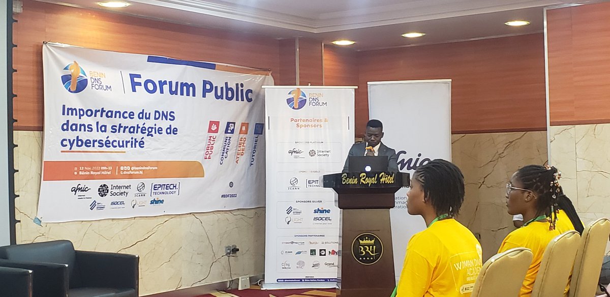 BELLOGaniath's tweet photo. @LSemassa parle de "le #dns local, quelle menace pour son environnement local". C'est au @benindnsforum #BDF22 avec @romeokint @BeninFgi @igbanetorg @abc_pn @BeninDns @isocbenin
@WitBenin @petitdekpe @jnoumonvii @EmmanuelGanse @AurelieASZ @numeriquebenin https://t.co/jgKKbAtFEf
