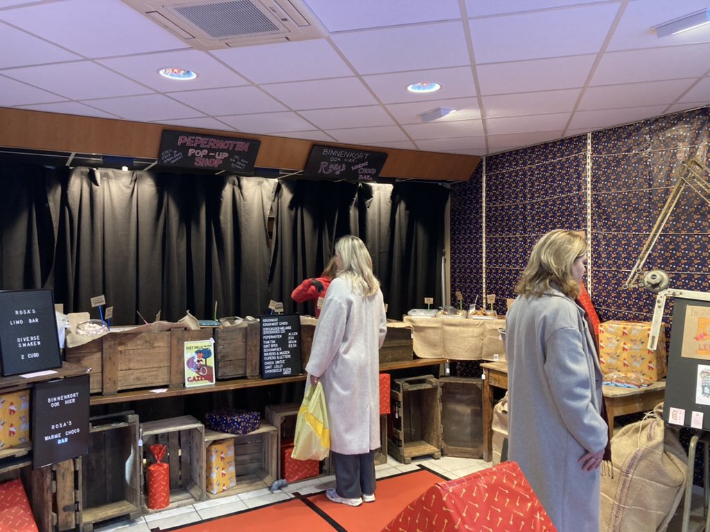 Nieuwe aanwinst voor @stadshartwoerden: een echte pepernotenwinkel. Voorstraat