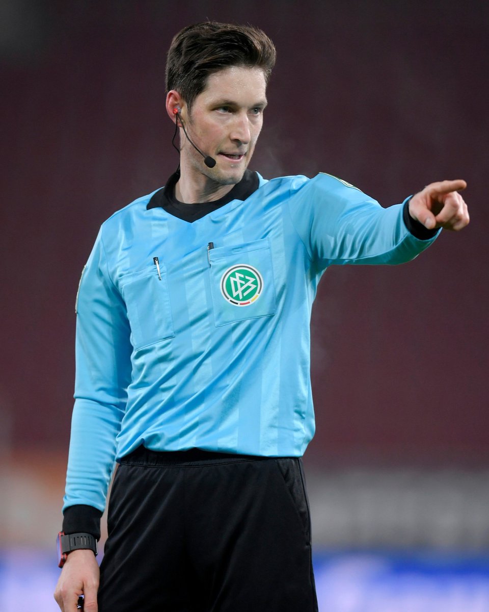 werderbremen's tweet photo. Dieses Schiedsrichtergespann leitet unsere heutige Partie gegen @RBLeipzig:
👮🏼♂️ Dr. Matthias #Jöllenbeck
🏳 Dr. Martin #Thomsen
🏳 Jonas #Weickenmeier
4️⃣ Marcel #Unger
📺 Sascha #Stegemann & Christian #Gittelmann
#Werder | #SVWRBL https://t.co/1LQ9naPI4j
