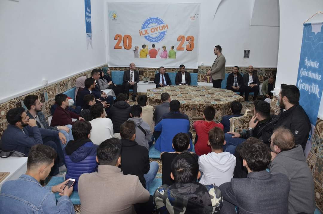 Şehir Buluşmamızda, şehrimizin gençleriyle bir aradaydık.

📌Türkiye'nin Yüzyılı'nı başlatacak, gelecek için heyecanlı, umudumuz gençlerimizle buluştuk.

📌Meslek Odalarımızın temsilcileriyle bir araya gelerek, beklenti ve taleplerini dinledik.