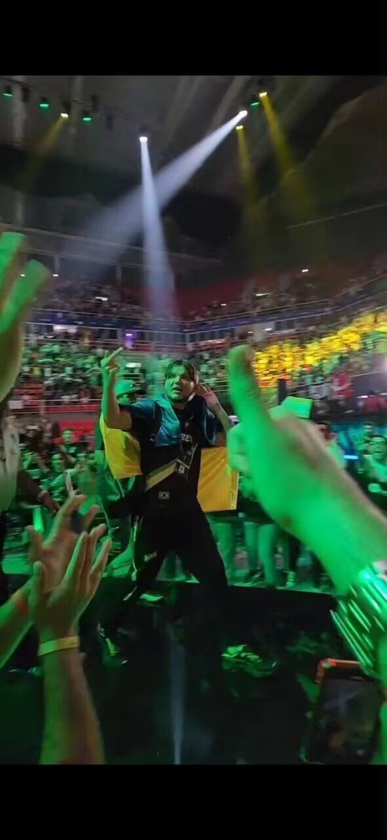 laaangley's tweet photo. @s1mpleO lmao https://t.co/MzUzJjbxY0