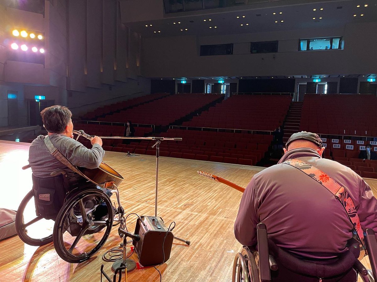 TAaKABOY's tweet photo. "全綾部市人権教育研究集会"

こちらでパフォーマンスを
お届けしてきました✨
ありがとうございます😊

僕たち『人』に障害があるのではなく
『物理的』な部分に障害がある。

それを取っ払うことを
『使命』として
これからも続けるよ✨☺️👍

#出会い感謝 https://t.co/1wvUt2Pwne