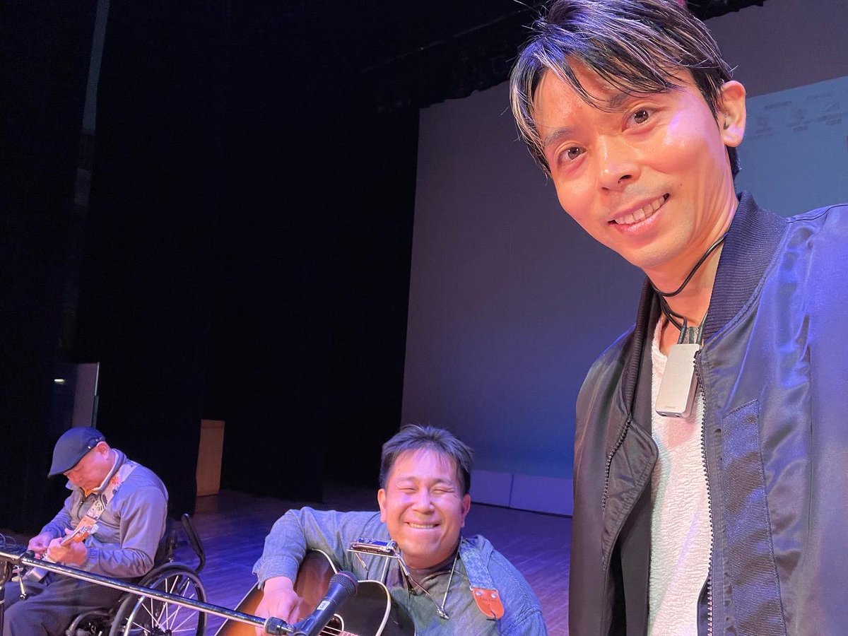TAaKABOY's tweet photo. "全綾部市人権教育研究集会"

こちらでパフォーマンスを
お届けしてきました✨
ありがとうございます😊

僕たち『人』に障害があるのではなく
『物理的』な部分に障害がある。

それを取っ払うことを
『使命』として
これからも続けるよ✨☺️👍

#出会い感謝 https://t.co/1wvUt2Pwne