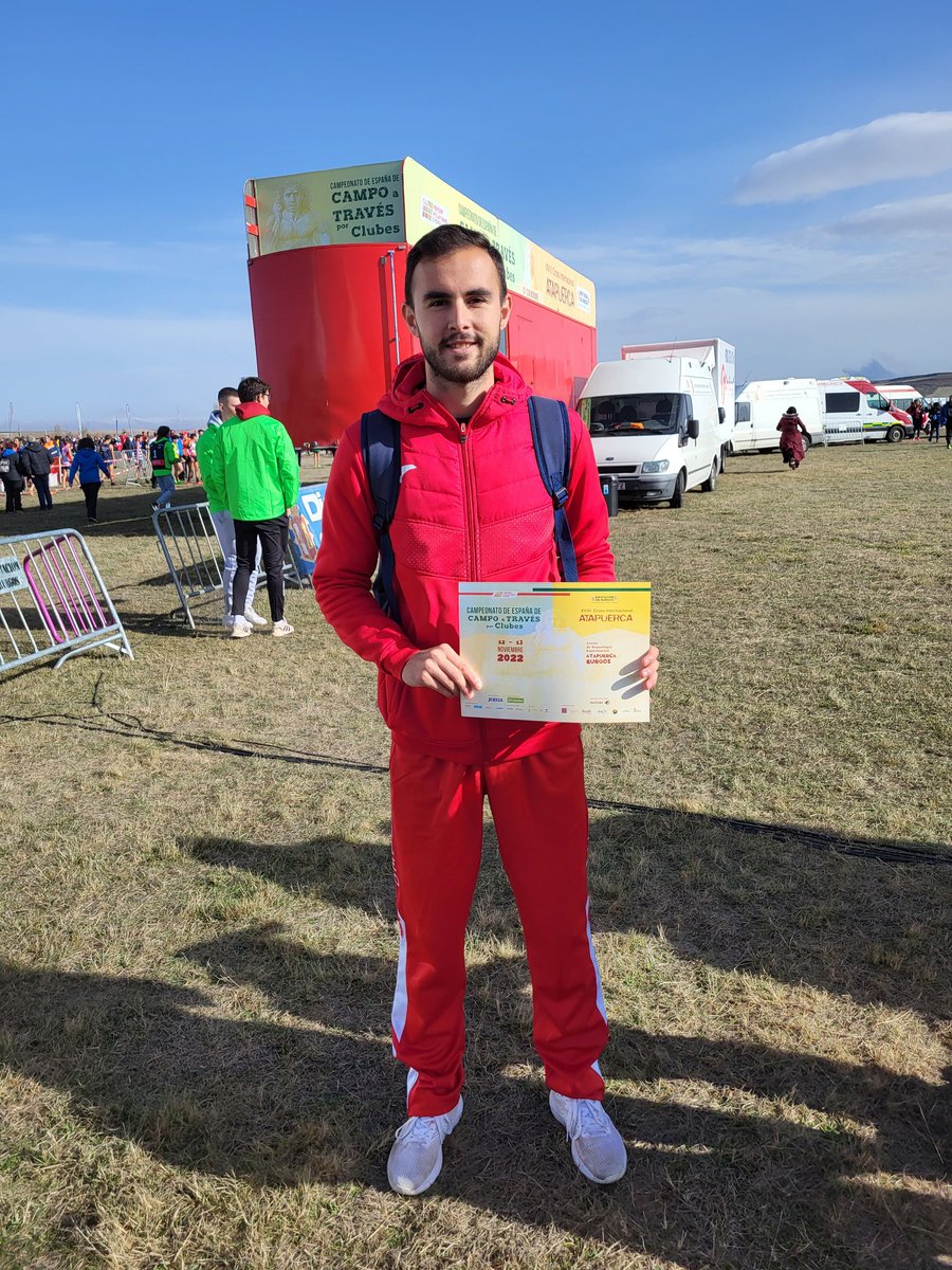 atletismoRFEA's tweet photo. 😍 Del 🍫 europeo en 35 km marcha al relevo mixto del #CrossXClubes en tres meses

@manuathleo representa 💯x💯 el espíritu del #CrossXClubes ➡️ Todo por el equipo 

Además, el relevo de su club, el UCAM Athleo Cieza, está formado al completo por marchadores 👏🏼 https://t.co/Ojeh2z5yM8
