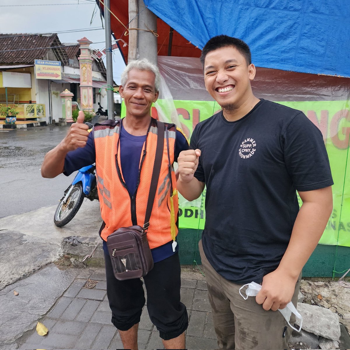 ridwanhr's tweet image. Bonus, pas parkir ketemu Pak Ganjar