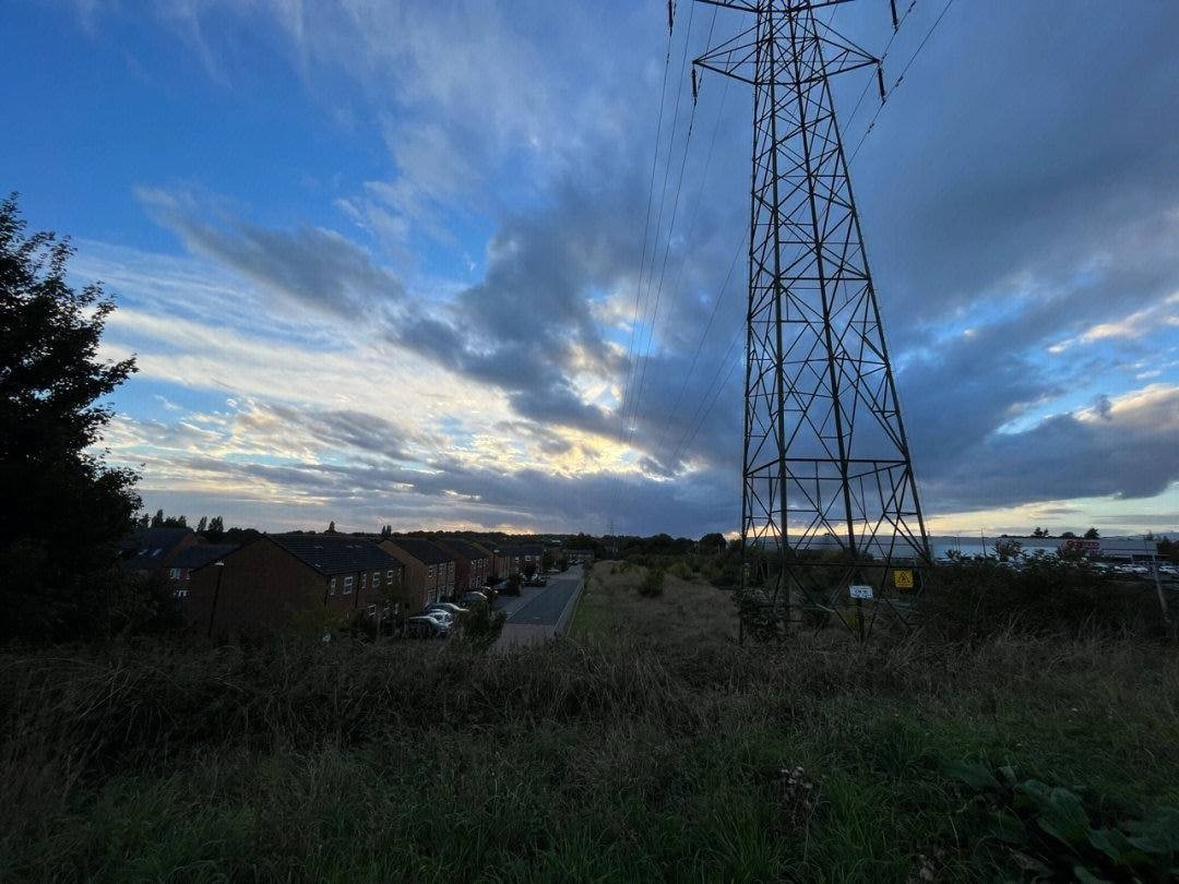 Children without umbrellas must run hard!