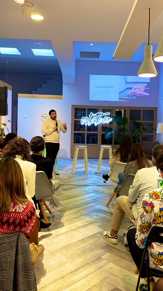 estati_co's tweet photo. 🗣️ Jose Manuel de @sistemius está en el #estaticoDAY hablando sobre aspectos legales en el entorno digital 👌🏼 https://t.co/p9OCtSGY3h