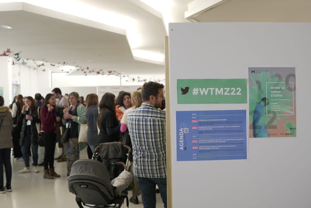 WTMZaragoza's tweet image. ¡Ayyy qué gran momento el café para saludar y conocer a mulleres! 🥰🥰🥰 #WTMZ22. Menos mal que tenemos una comida sin fecha fin para continuar hablando.