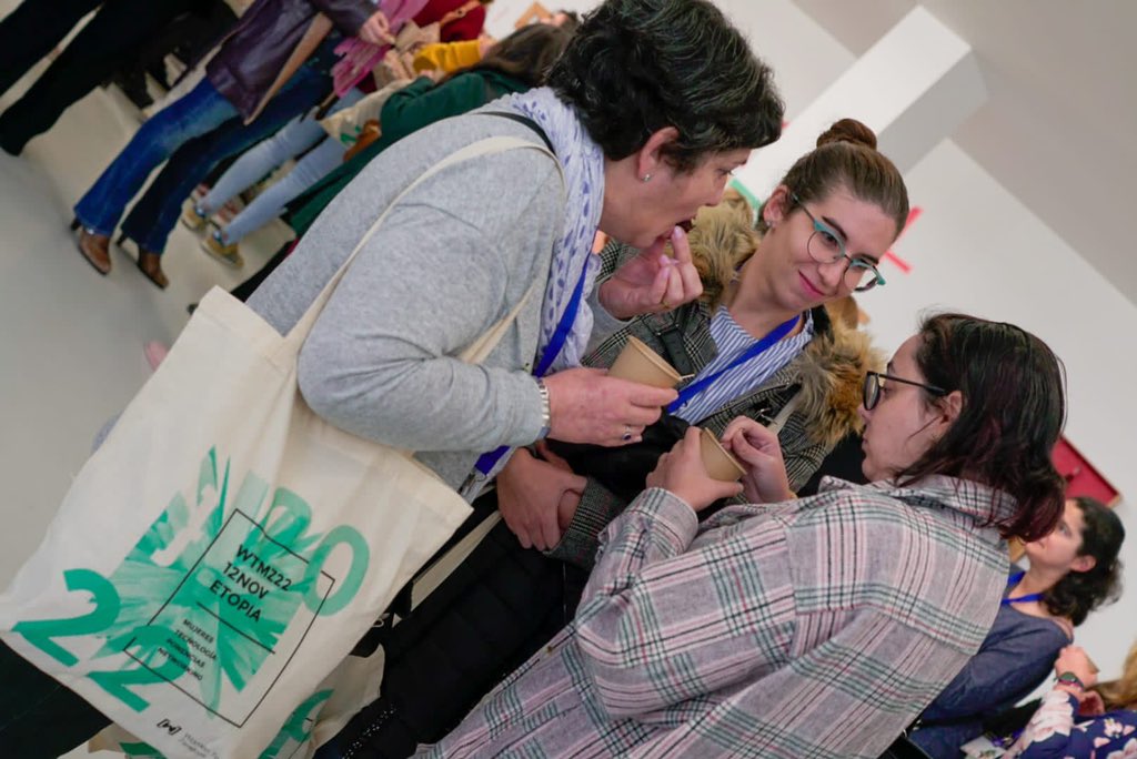 WTMZaragoza's tweet image. ¡Ayyy qué gran momento el café para saludar y conocer a mulleres! 🥰🥰🥰 #WTMZ22. Menos mal que tenemos una comida sin fecha fin para continuar hablando.