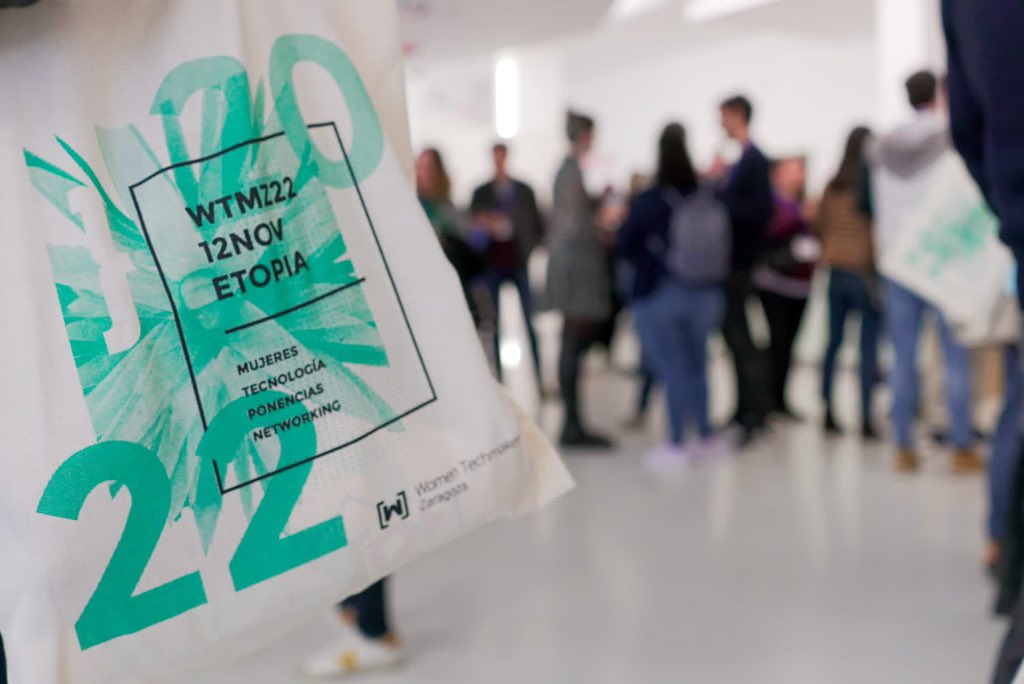 WTMZaragoza's tweet image. ¡Ayyy qué gran momento el café para saludar y conocer a mulleres! 🥰🥰🥰 #WTMZ22. Menos mal que tenemos una comida sin fecha fin para continuar hablando.