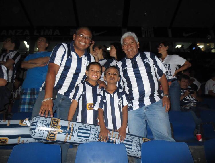 moiseslaya44's tweet photo. Tres generaciones y un solo Corazon ARRIBA ALIANZA. https://t.co/OR3aRwe7JM