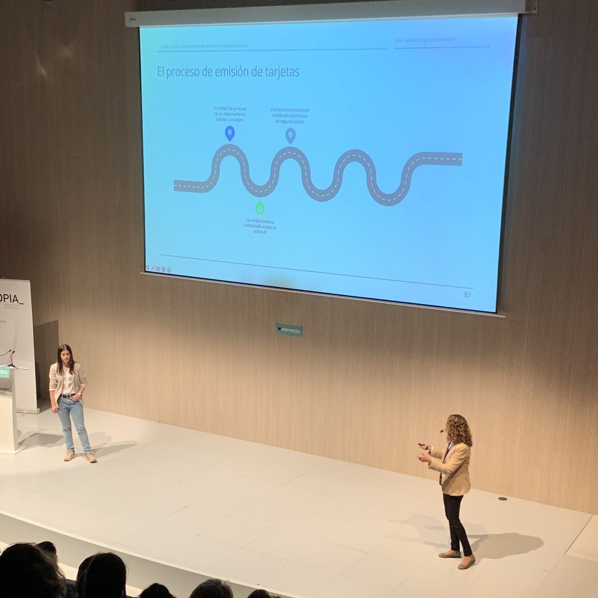 SDA_aragon's tweet photo. 🟡 @aranchagarc explica que no se trata solo de desarrollar una nueva aplicación, o incluir tecnologías novedosas (en este caso RPA) sino que trabajar con la metodología de diseño implica repensar todo un servicio, en este caso para simplificarlo y hacerlo más eficiente. #wtmz22 https://t.co/ydkDtMsSWJ