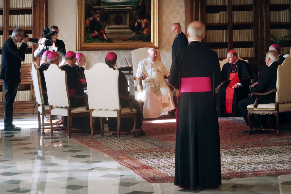 Zondag 13 november is Mgr. Van den Hende te gast in het Geloofsgesprek op NPO2 (9.45 uur). Vanaf het Sint Pietersplein in Rome vertelt de bisschop over de ontmoeting met paus Franciscus op vrijdag 11 november. bisdomrotterdam.nl/activiteiten/b…