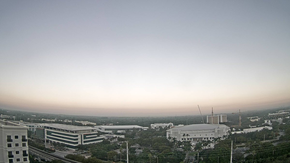 UMWxSTEM's tweet photo. University of Miami at sunrise and it's 74.1 F. https://t.co/a7MH9Ab1UP