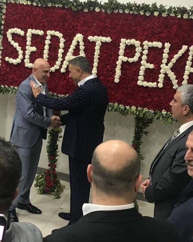 Seni Sevmek,
Şereflerin En Yücesidir Reisim !

<a href="/sedat_peker/">Sedat Peker</a>