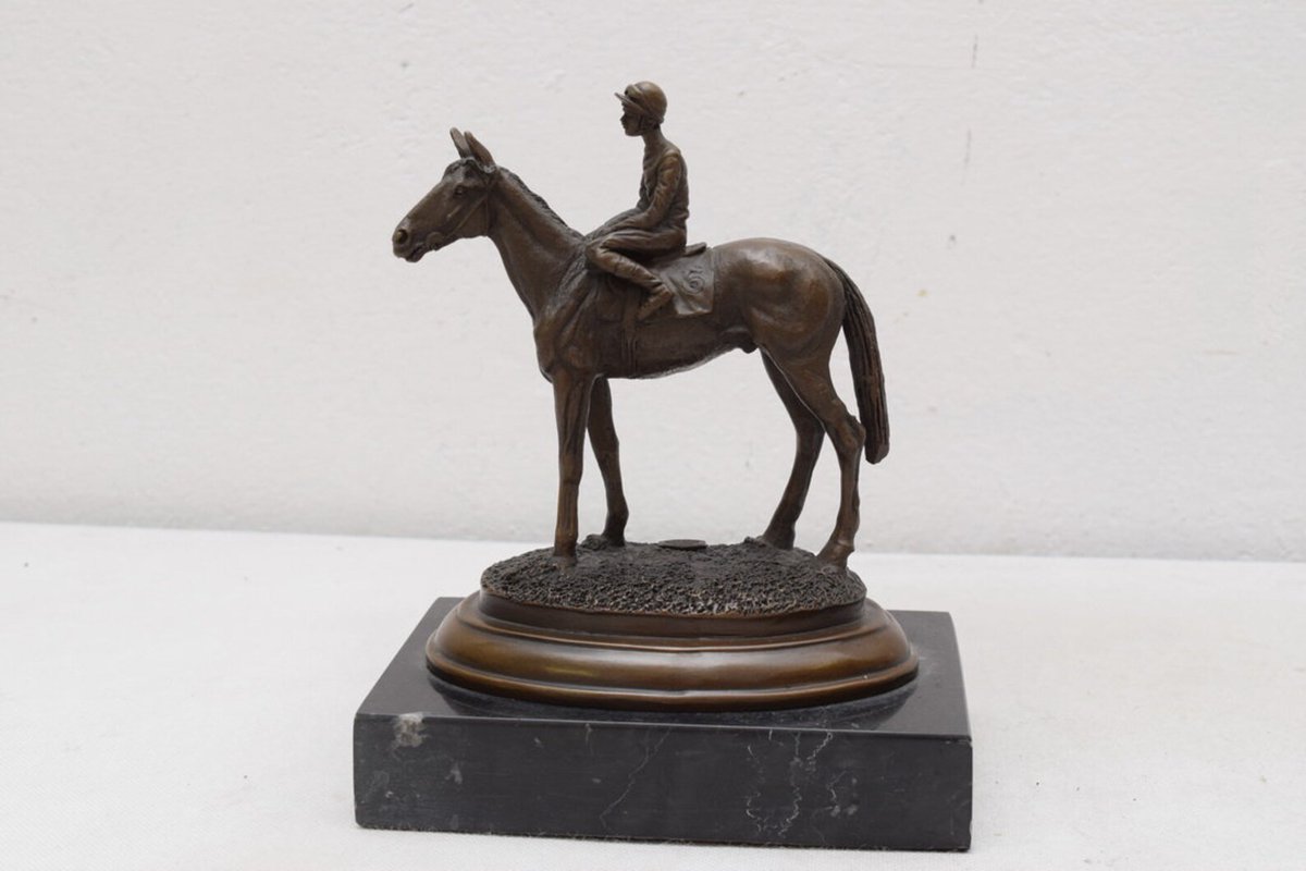 kshitizsharmav's tweet photo. Horse Rider Jockey Figurine Bronze Statue Figure Horses Sculpture Figure on Marble Base Gift Idea
#MarbleBase #Sculpture #Statue #horse #Horses #GiftIdea #Figure #Bronze #RiderJockey #Figurine #DekorStyle #EtsySeller
👉https://t.co/bhfe2zhPEY https://t.co/cO87qhKtv3