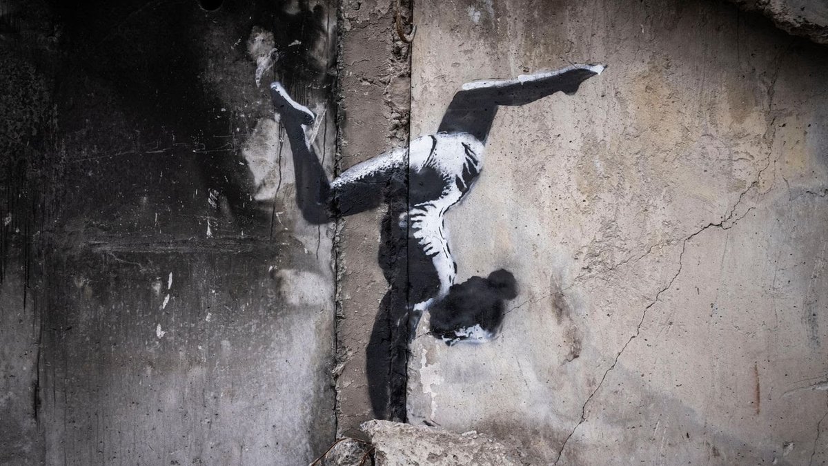 Elknippo's tweet photo. #Banksy hat sich offenbar in der Ukraine verewigt. Unter anderem in Borodjanka bei Kiew. Genial❤️ https://t.co/TshxEUMRvb