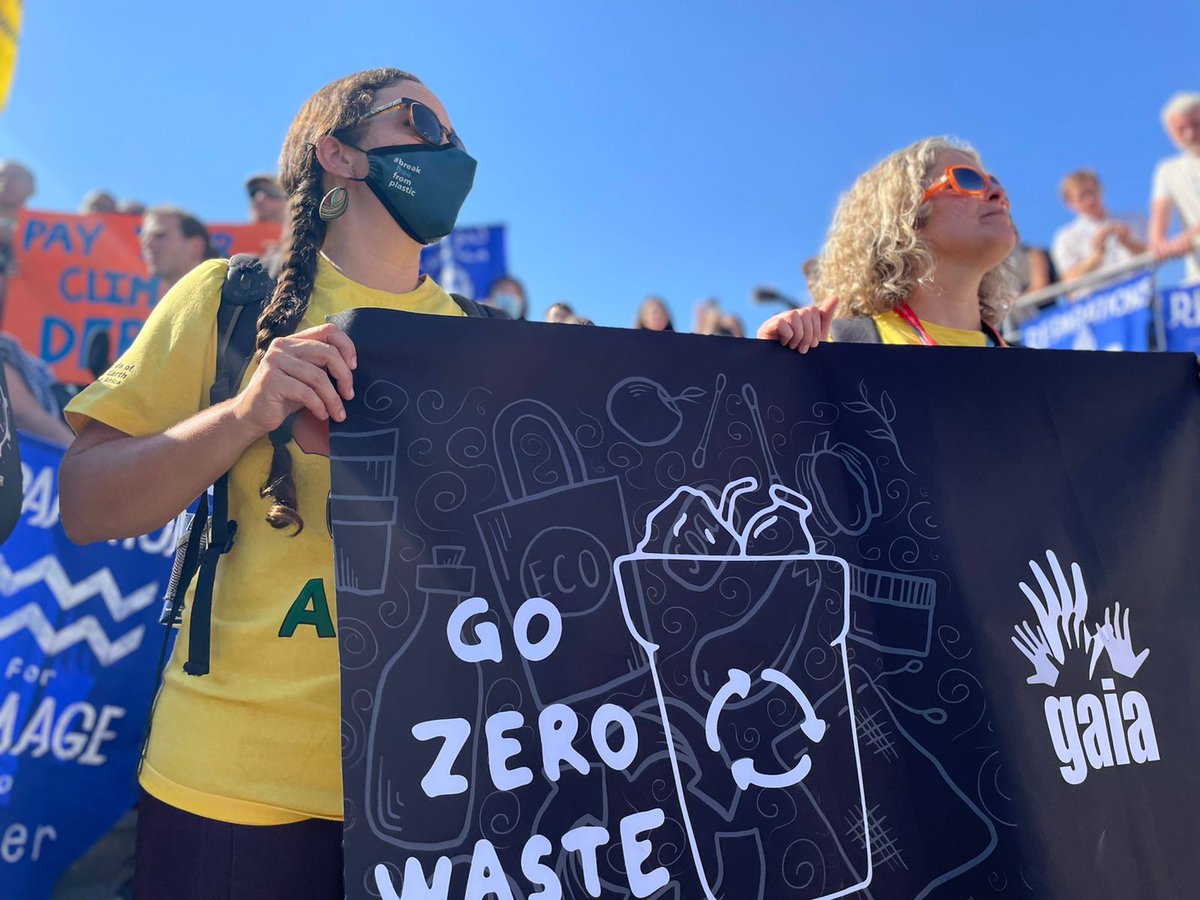 marielvilella's tweet photo. Marching for #climatejustice at #COP27 - so needed to raise our voices, reconnect, re-energise after the toughness of the negotiations. Amaaaaaaaandla chanting to keep going.
#kickpollutersoutofCOP
#LossAndDamageFinanceNow
#ClimateEmergency https://t.co/RLx6ANx0Uz