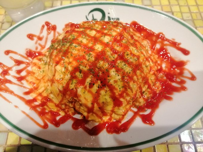 またオムライス食ってる 