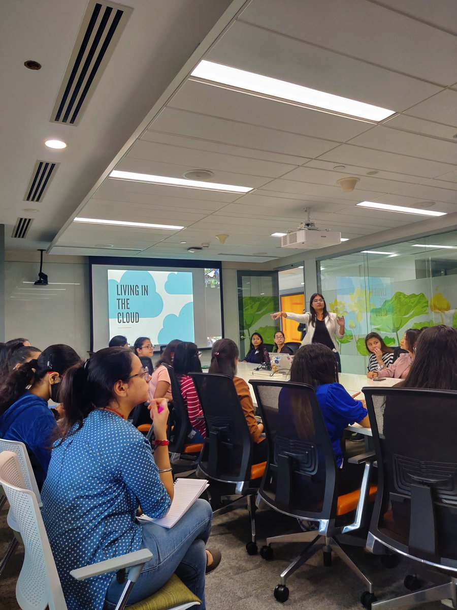 himanshi21_'s tweet photo. Some amazing insights by some amazing people!💫
*Learnt the very basics of cloud computing which made me realise that  we are living in the cloud☁️
*How to use the Microsoft Azure platform to make an ML pipeline.
*Being a part of communities, how they help you grow! https://t.co/dzculvLsgm