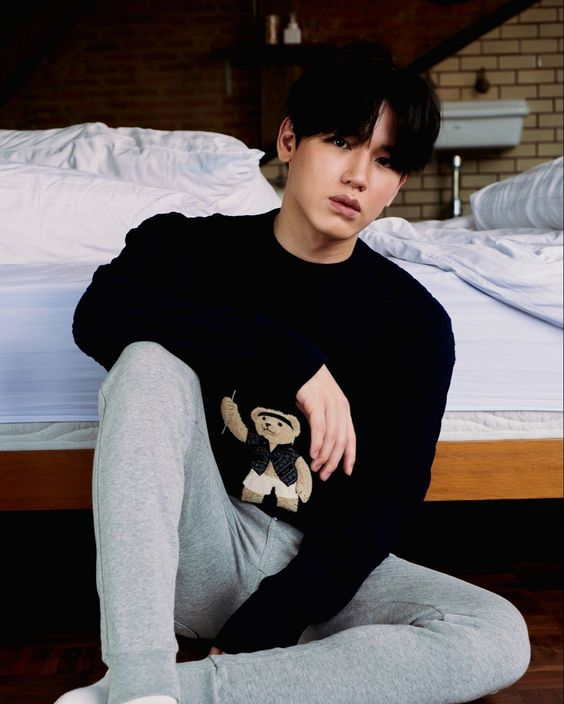 Vhinnew's tweet photo. TayNew AU Oneshot🔞

◣ The Show ◥

Tay tak keberatan adegan dirinya dengan New ditonton oleh sahabatnya. Newlah yang merasakan sebaliknya, desahannya dipaksa dikeluarkan, tubuhnya terus dirangsang serta harus menahan malu. Para sahabat Tay menikmati pertunjukkan itu. https://t.co/VGCqX2nQ6n