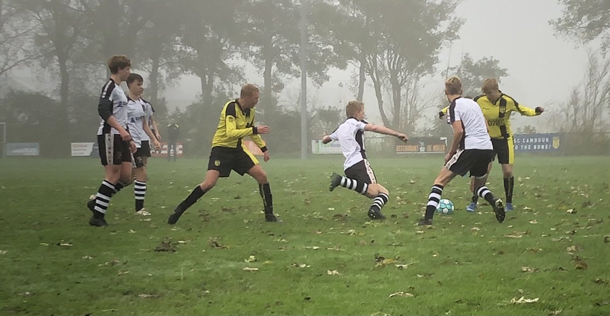 Ouwe Syl JO17
De eerste pot verloren, de tweede gelijk en dan nu de derde wedstrijd in de 1e klasse gewonnen met 2-0 van SDS/Nijlan JO17-1 💪🏻