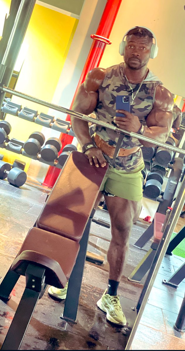 MalikTyrone2's tweet photo. Pro~Tyrone on a shoulder day! #fitnessmodel #proffessionalbodybuilder #fashionbodybuilder https://t.co/r6zEisc0hD