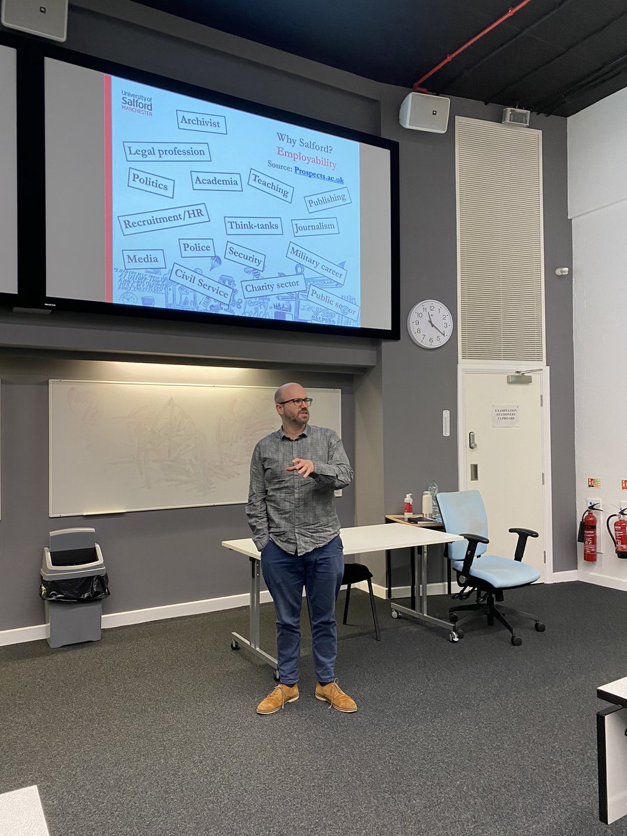 SalfordUni_PCH's tweet image. Enjoying speaking to prospective students at our Open Day (and practising our catalogue poses!)