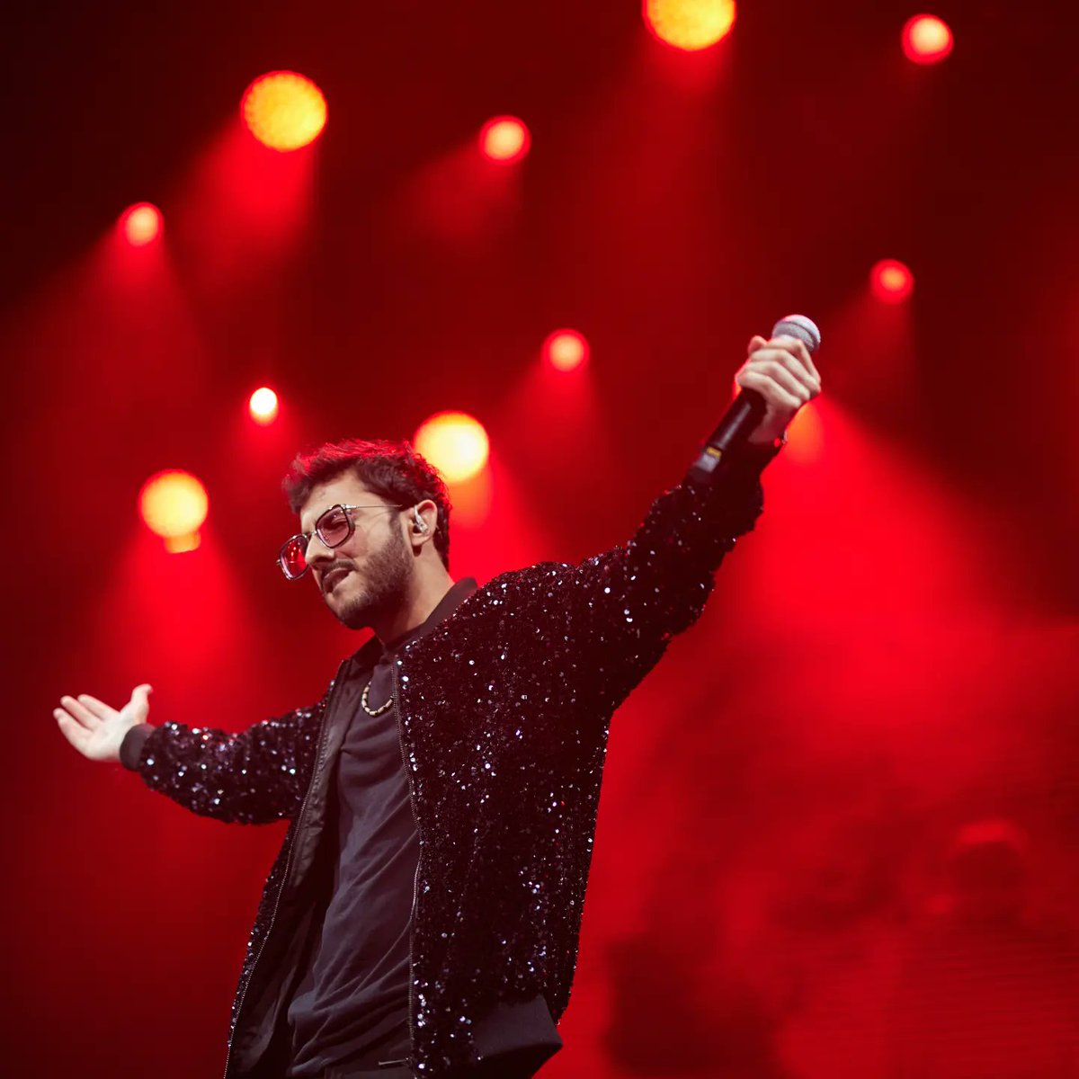 CarryMinati's tweet photo. Thank you for everything 🙏🙏
@youtubefanfest #YTFF10 https://t.co/vOKG7OJuV1