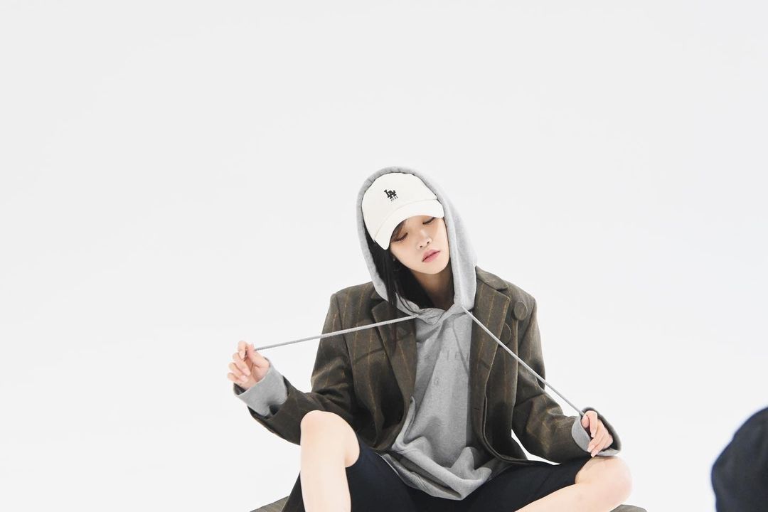 wuqies's tweet photo. #우기쓰 210919 IG UPDATE

It’s raining here 🌧
and you? 😢
여기 비가 오고있어요 우기왔네 ~
我这里下雨了 你们呢？ https://t.co/PiXWuW2CRf