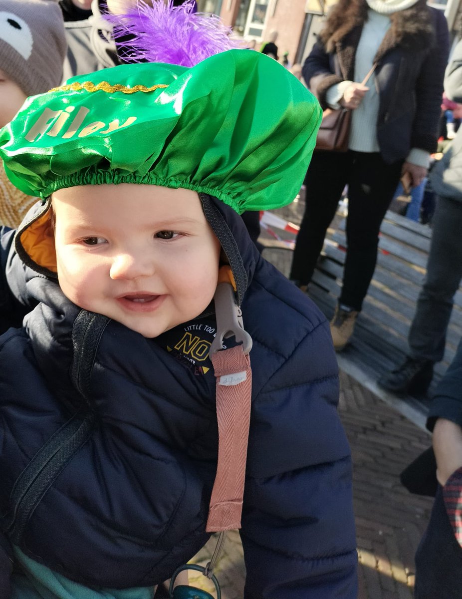 Voor het eerst naar de intocht van Sinterklaas! De brug wilde niet omhoog maar uiteindelijk kwam het goed! #waddinxveen